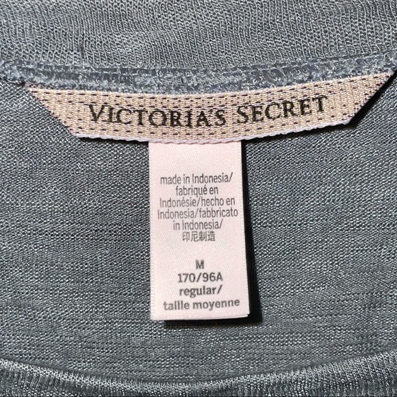 Victoria’s Secret Sequins Bow Lightweight Sweater - Picture 3 of 3